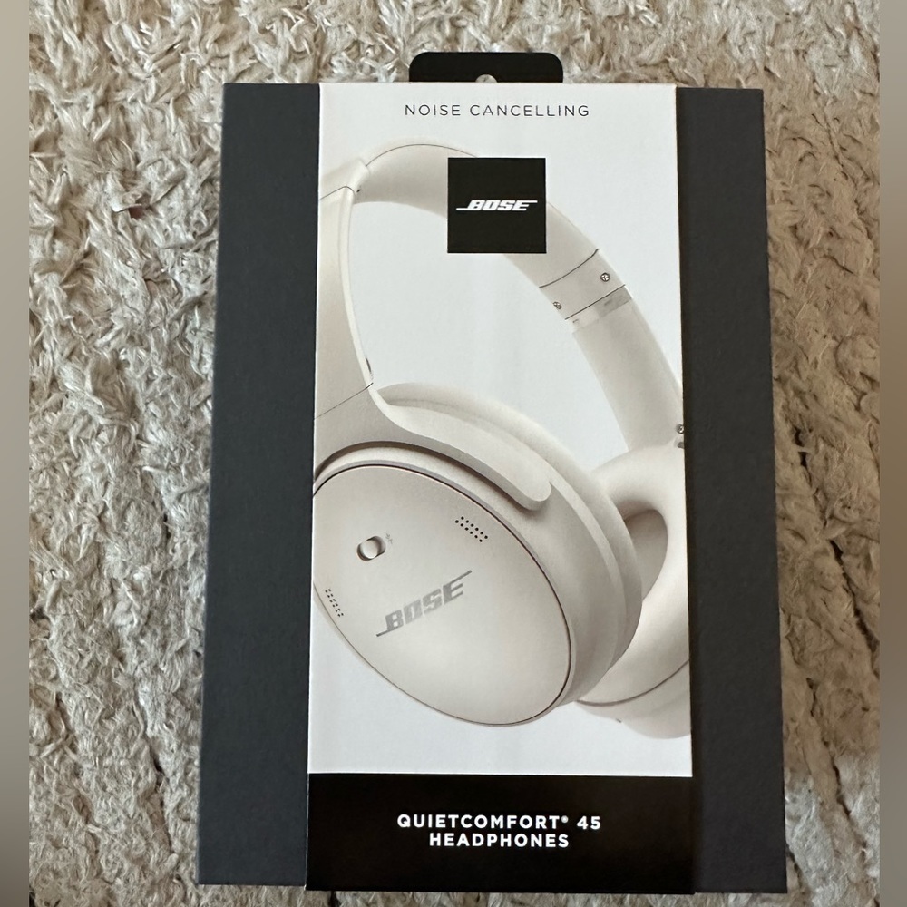 NEW - Bose Quiet Comfort 45 Noise Cancelling Wireless Headphones White Smoke